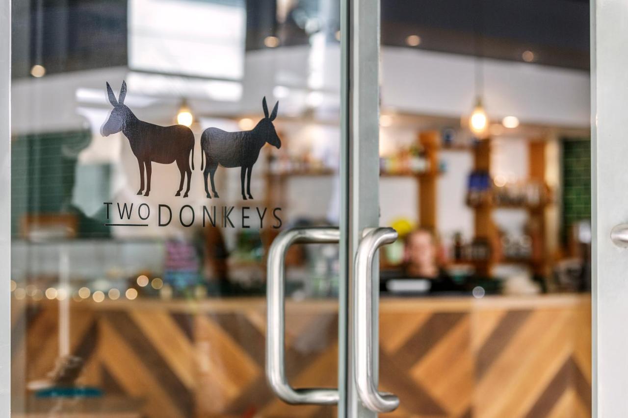 Amora Hotel Brisbane Bagian luar foto Two Donkeys