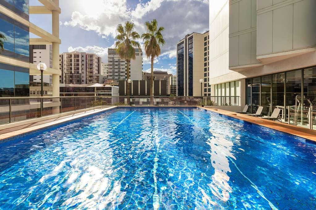Amora Hotel Brisbane Fasilitas foto The pool at the hotel