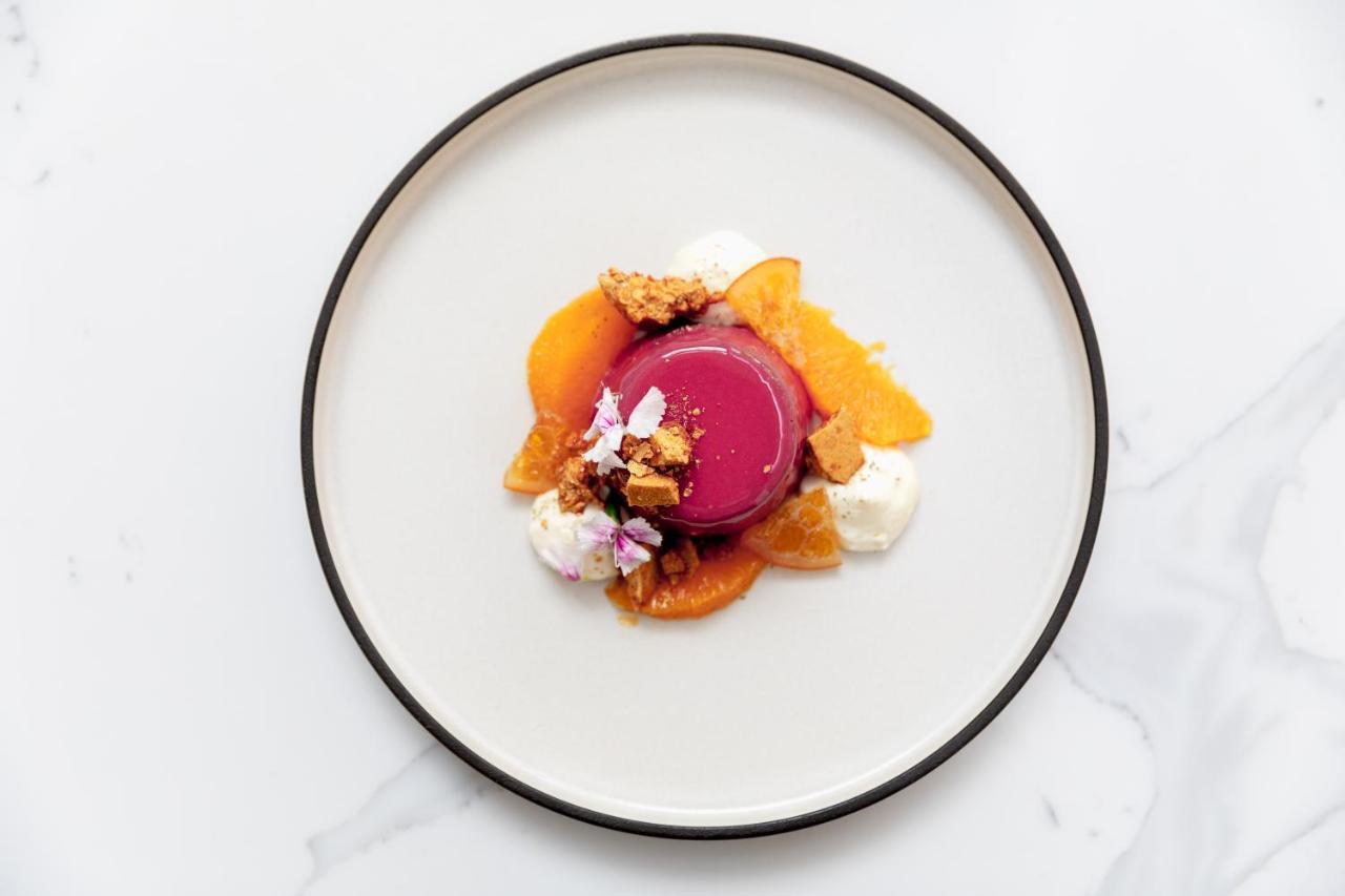 Amora Hotel Brisbane Bagian luar foto A dessert at the restaurant