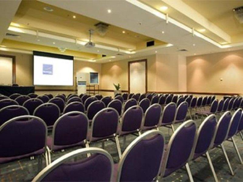 Amora Hotel Brisbane Bagian luar foto A typical conference room