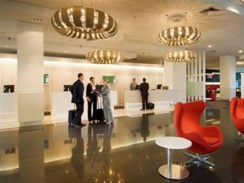 Amora Hotel Brisbane Bagian luar foto Lobby of the hotel