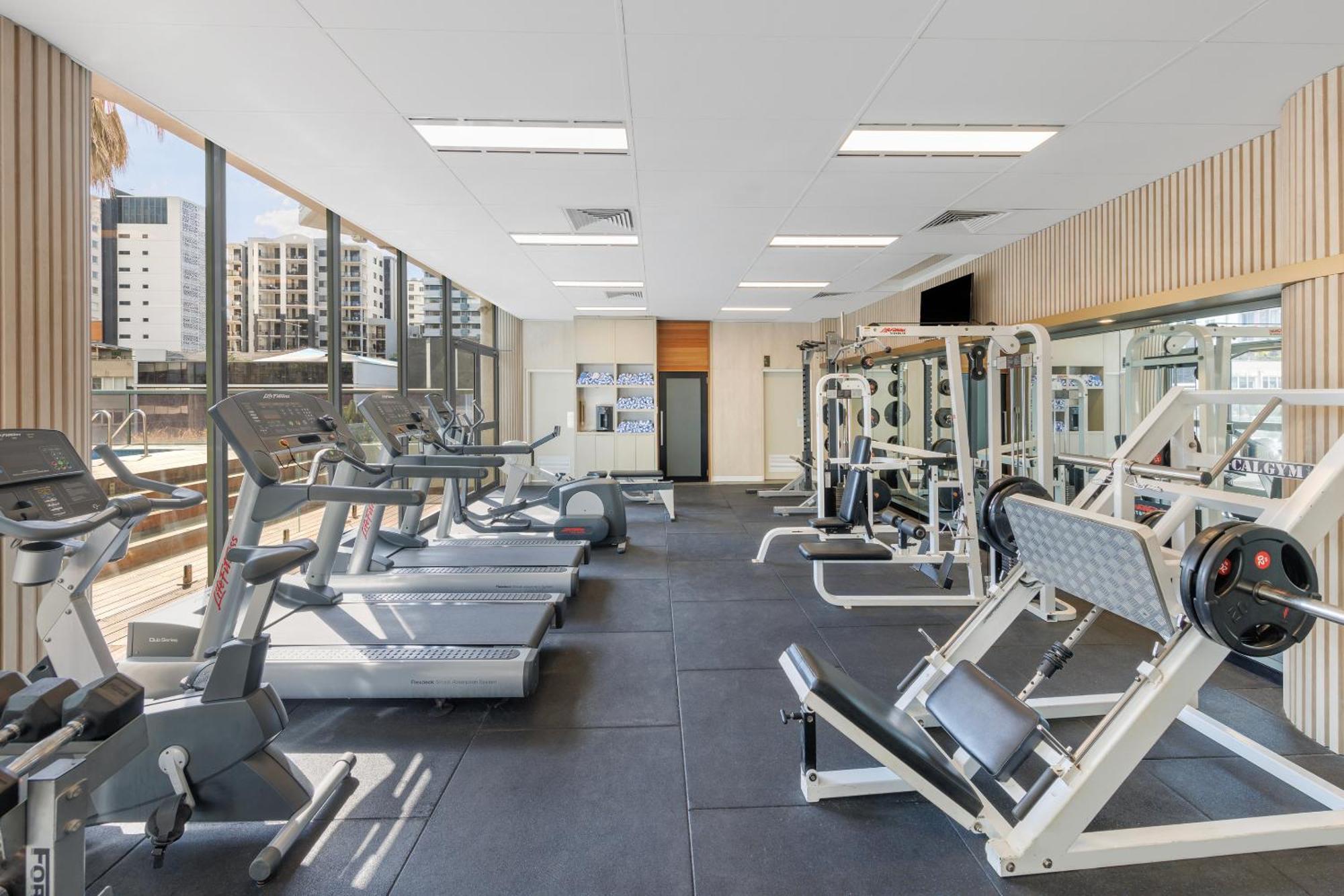 Amora Hotel Brisbane Bagian luar foto The gym at the hotel