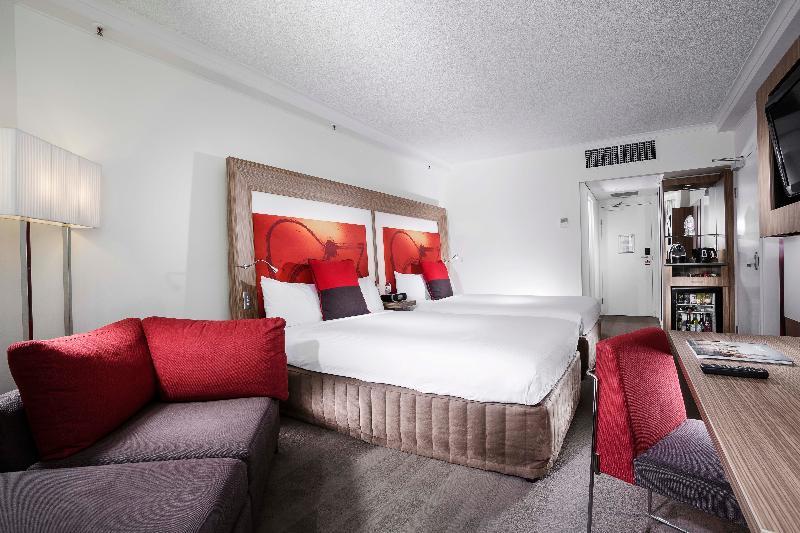 Amora Hotel Brisbane Bagian luar foto A typical room at the hotel